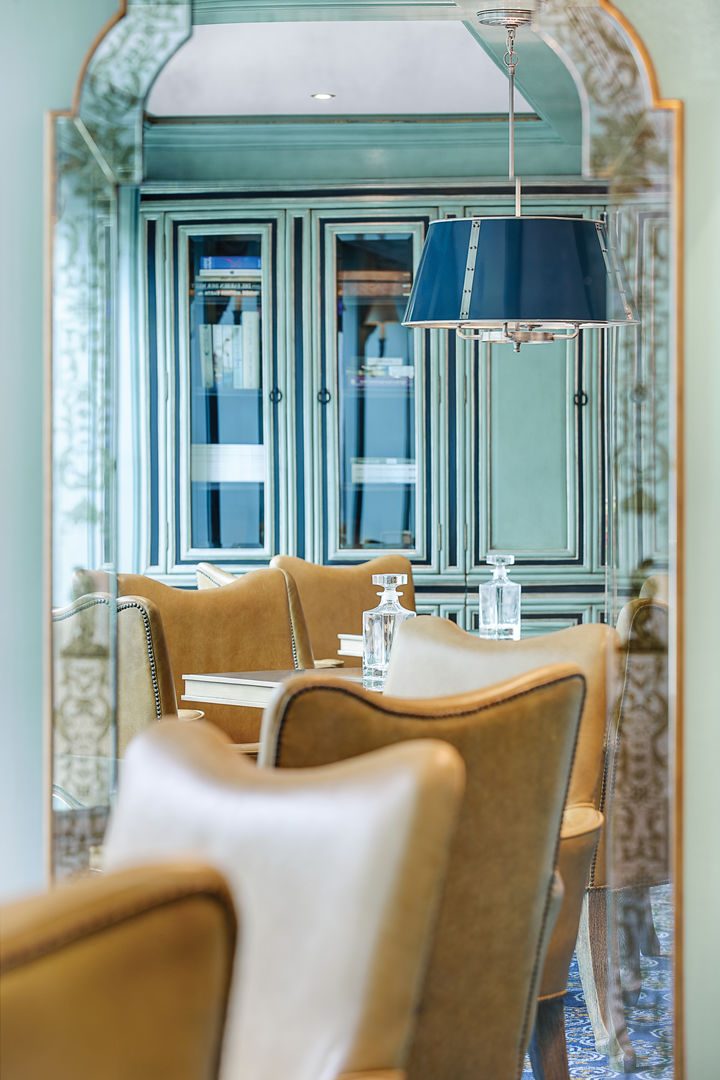 Uniworld Boutique River Cruises - River Empress - Captains Lounge Library.jpg